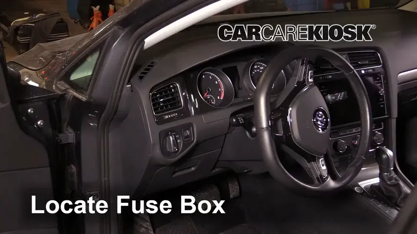 2018 Volkswagen Golf SportWagen SE 1.8L 4 Cyl. Turbo Fuse (Interior)